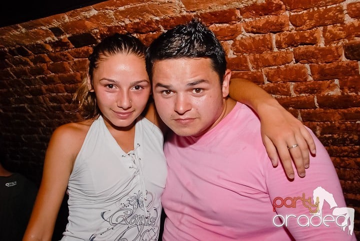 Sfârşit de săptămână în Club Escape, 