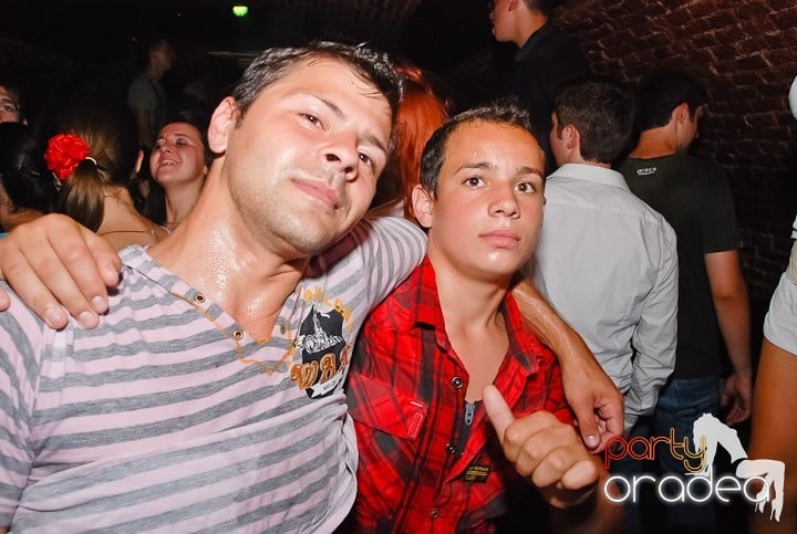 Sfârşit de săptămână în Club Escape, 