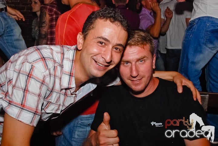 Sfârşit de săptămână în Club Escape, 