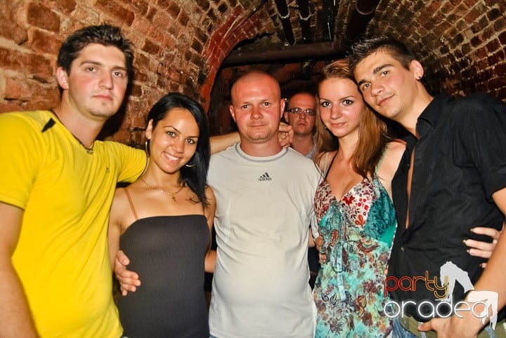 Sfârşit de săptămână în Club Escape, 