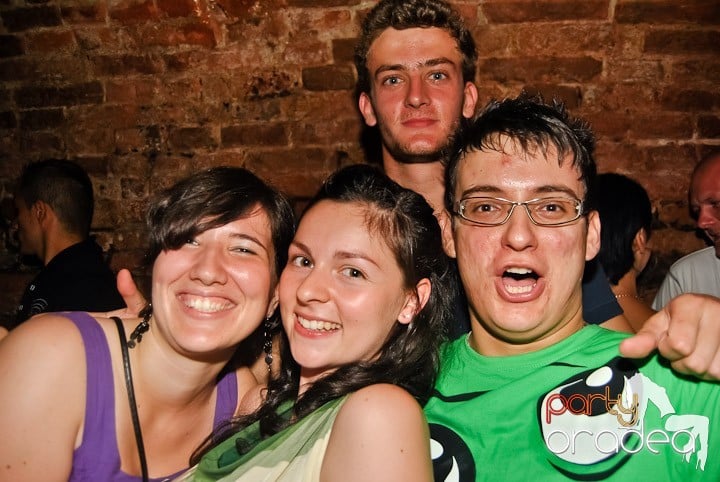 Sfârşit de săptămână în Club Escape, 