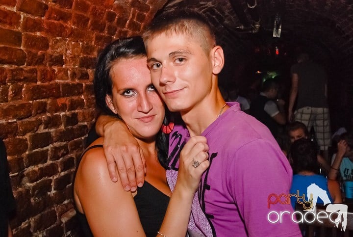 Sfârşit de săptămână în Club Escape, 