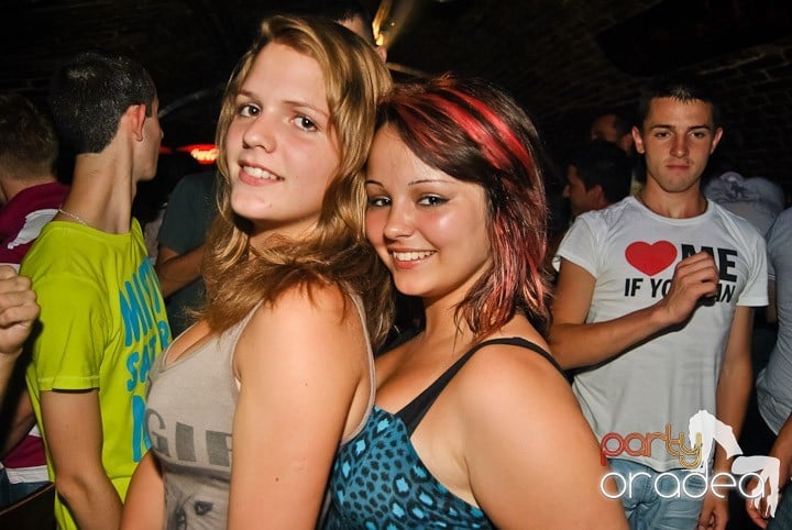 Sfârşit de săptămână în Club Escape, 