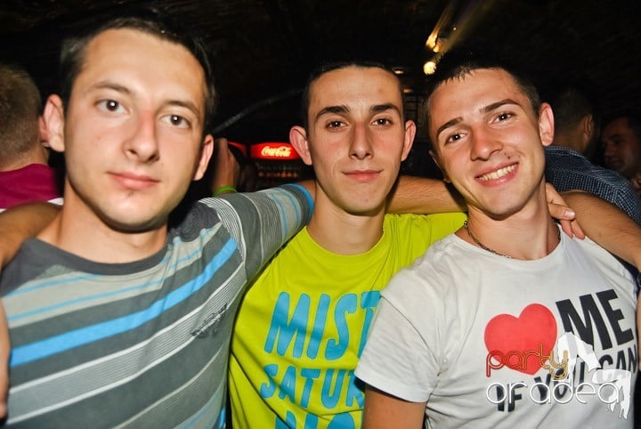 Sfârşit de săptămână în Club Escape, 