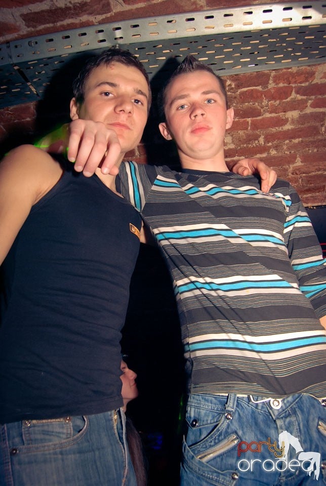 Sfârşit de săptămână în Club Escape, 