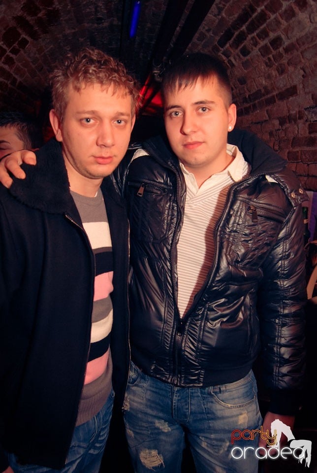 Sfârşit de săptămână în Club Escape, 