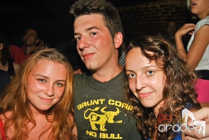 Sfârşit de săptămână în Club Escape, 