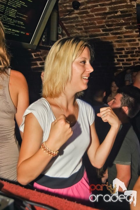 Sfârşit de săptămână în Club Escape, 