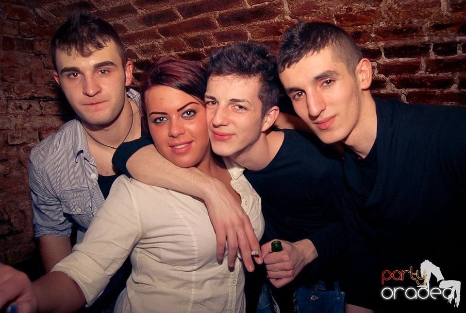 Sfârşit de săptămână în Club Escape, 