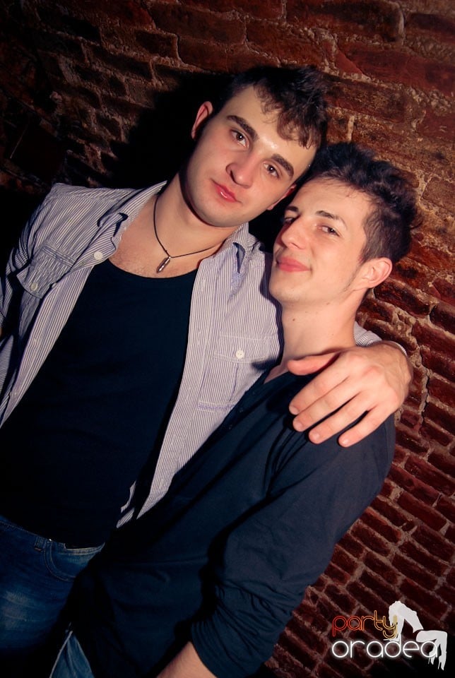 Sfârşit de săptămână în Club Escape, 