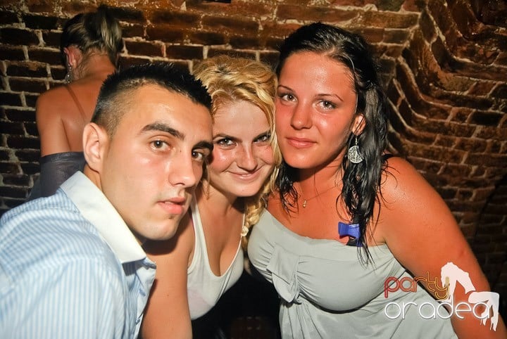 Sfârşit de săptămână în Club Escape, 