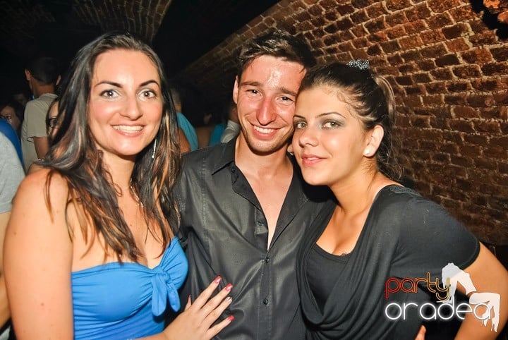 Sfârşit de săptămână în Club Escape, 