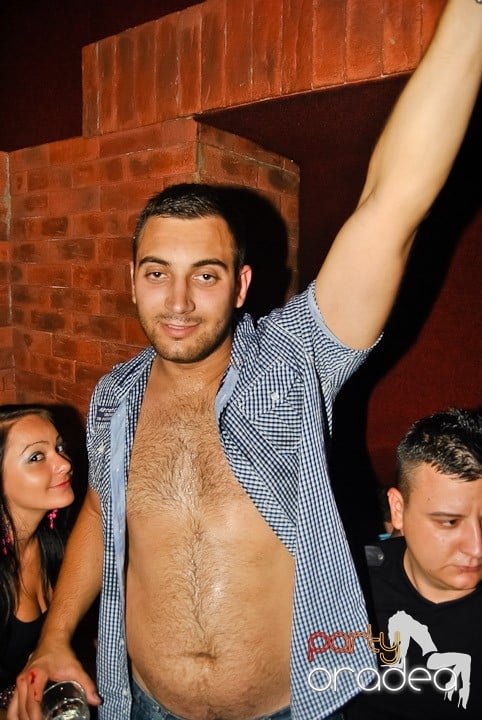 Sfârşit de săptămână în Club Escape, 