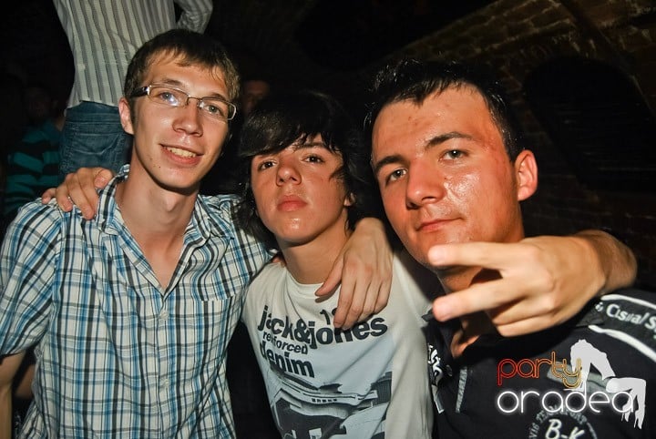 Sfârşit de săptămână în Club Escape, 