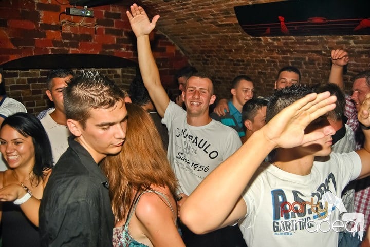 Sfârşit de săptămână în Club Escape, 