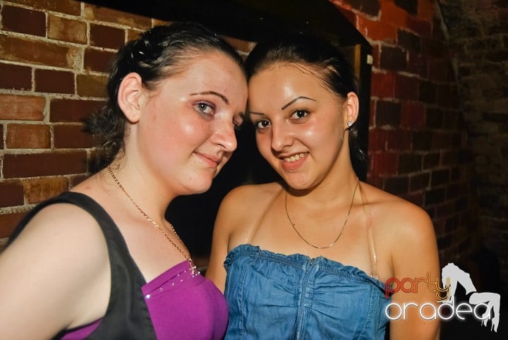 Sfârşit de săptămână în Club Escape, 