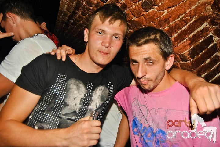 Sfârşit de săptămână în Club Escape, 