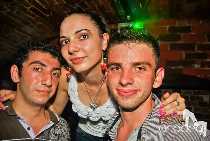 Sfârşit de săptămână în Club Escape, 