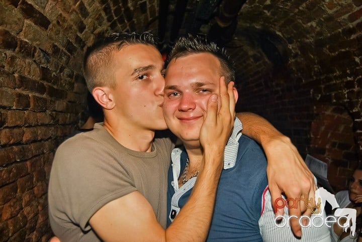 Sfârşit de săptămână în Club Escape, 