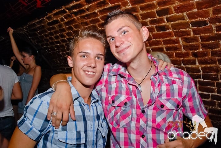 Sfârşit de săptămână în Club Escape, 