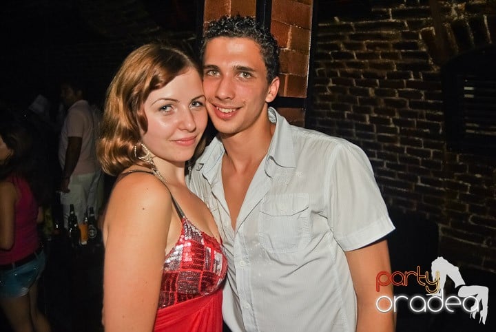 Sfârşit de săptămână în Club Escape, 