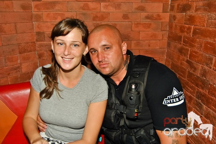 Sfârşit de săptămână în Club Escape, 