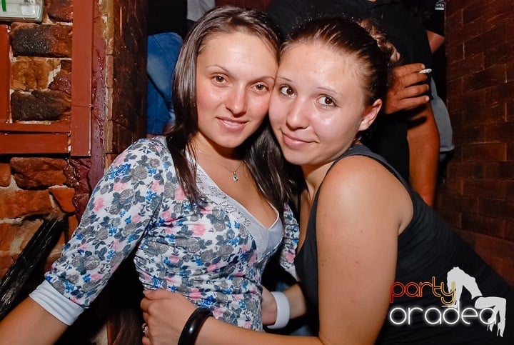 Sfârşit de săptămână în Club Escape, 