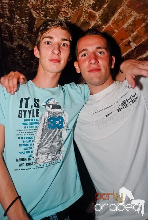 Sfârşit de săptămână în Club Escape, 