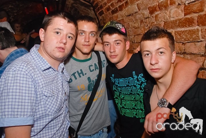 Sfârşit de săptămână în Club Escape, 