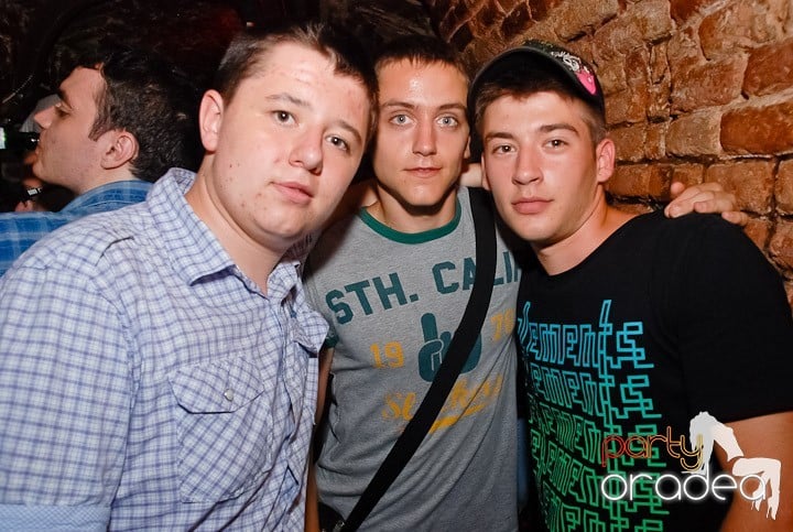 Sfârşit de săptămână în Club Escape, 