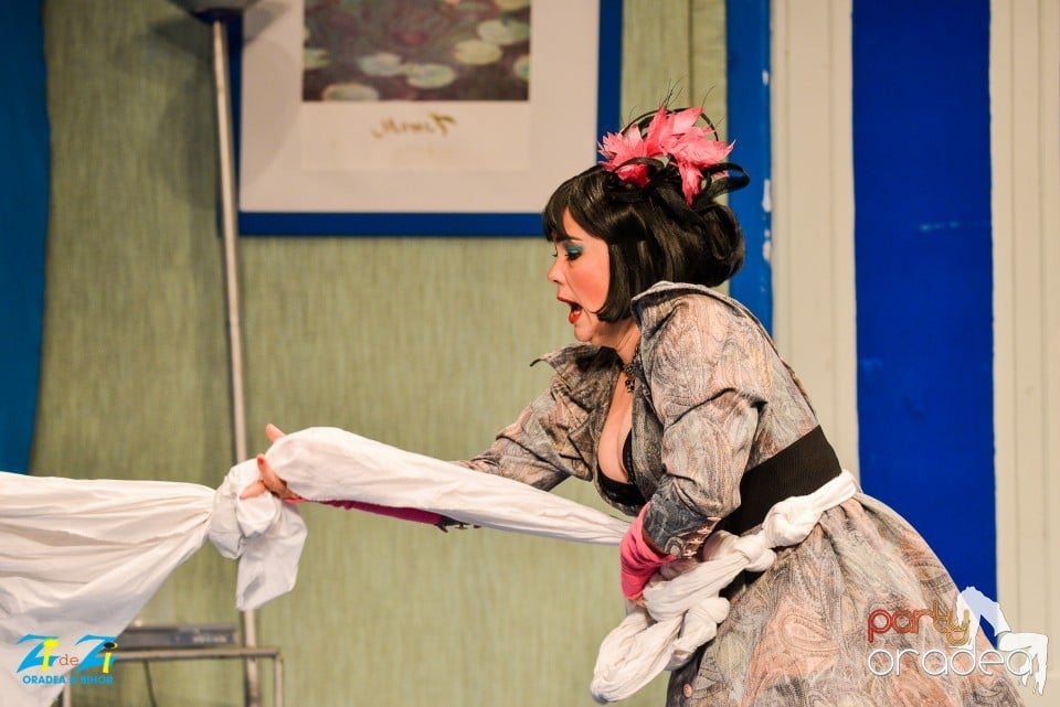 Şi miniştrii calcă strâmb, Teatrul Regina Maria
