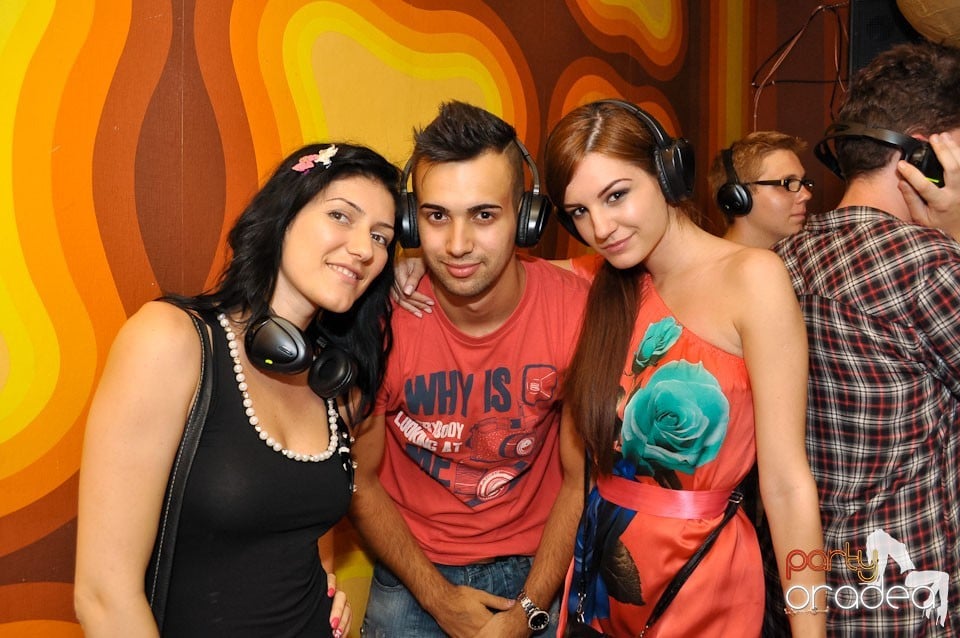 Silent Dance Party în Juice, Juice