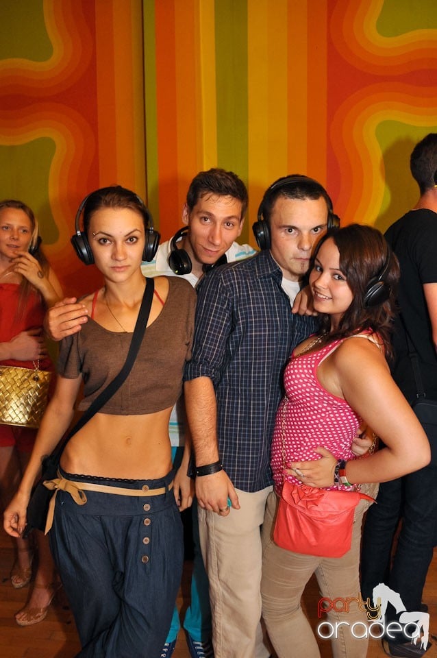 Silent Dance Party în Juice, Juice