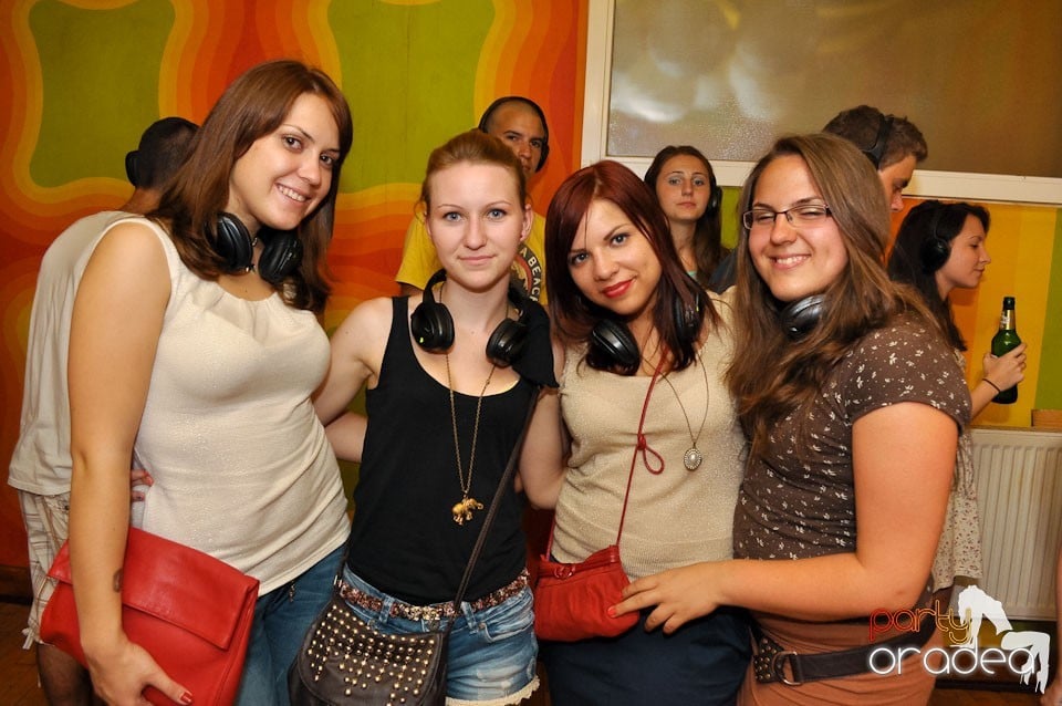 Silent Dance Party în Juice, Juice