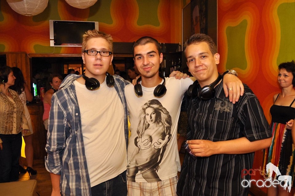 Silent Dance Party în Juice, Juice