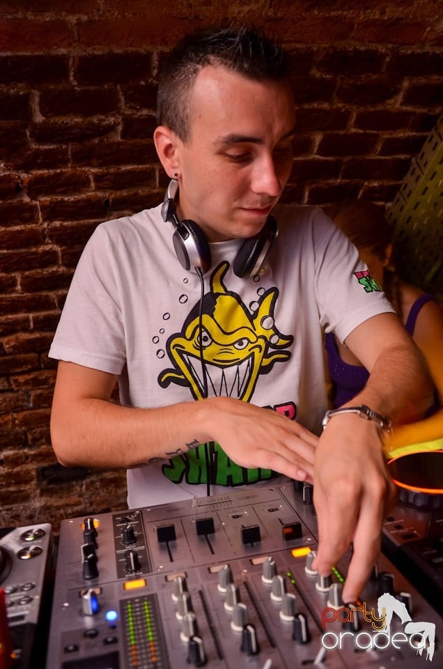 Şirul petrecerilor din Escape continuă şi joi, 