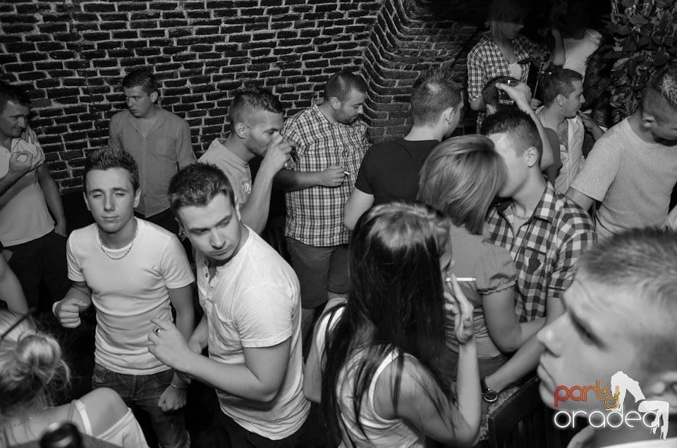 Şirul petrecerilor din Escape continuă şi joi, 