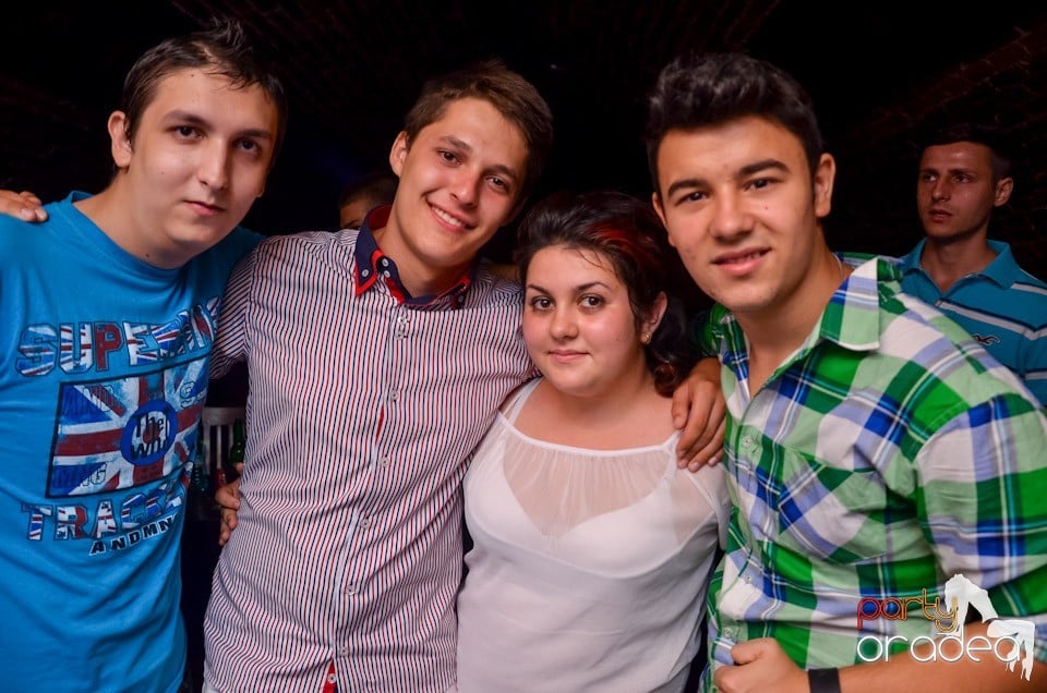 Şirul petrecerilor din Escape continuă şi joi, 