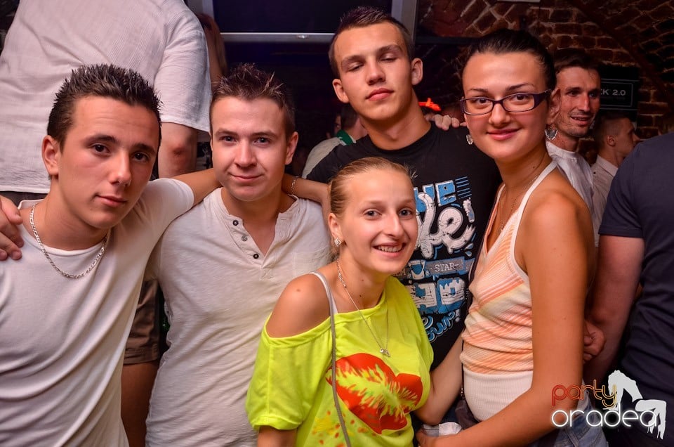 Şirul petrecerilor din Escape continuă şi joi, 