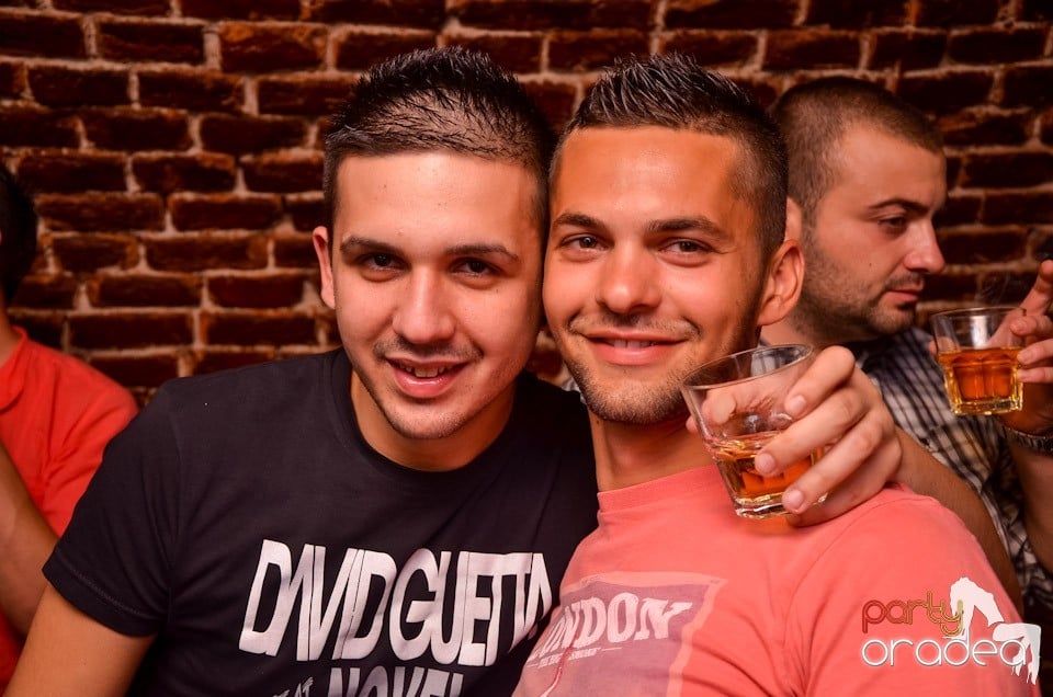 Şirul petrecerilor din Escape continuă şi joi, 