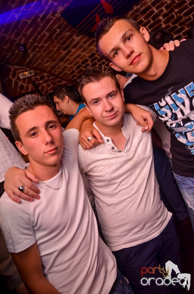 Şirul petrecerilor din Escape continuă şi joi, 