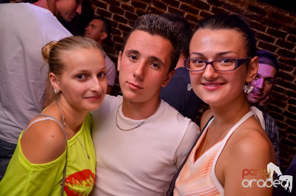 Şirul petrecerilor din Escape continuă şi joi, 