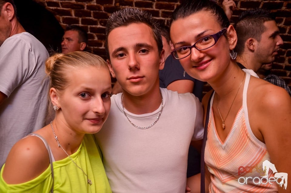 Şirul petrecerilor din Escape continuă şi joi, 