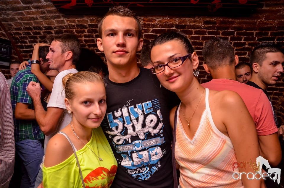 Şirul petrecerilor din Escape continuă şi joi, 