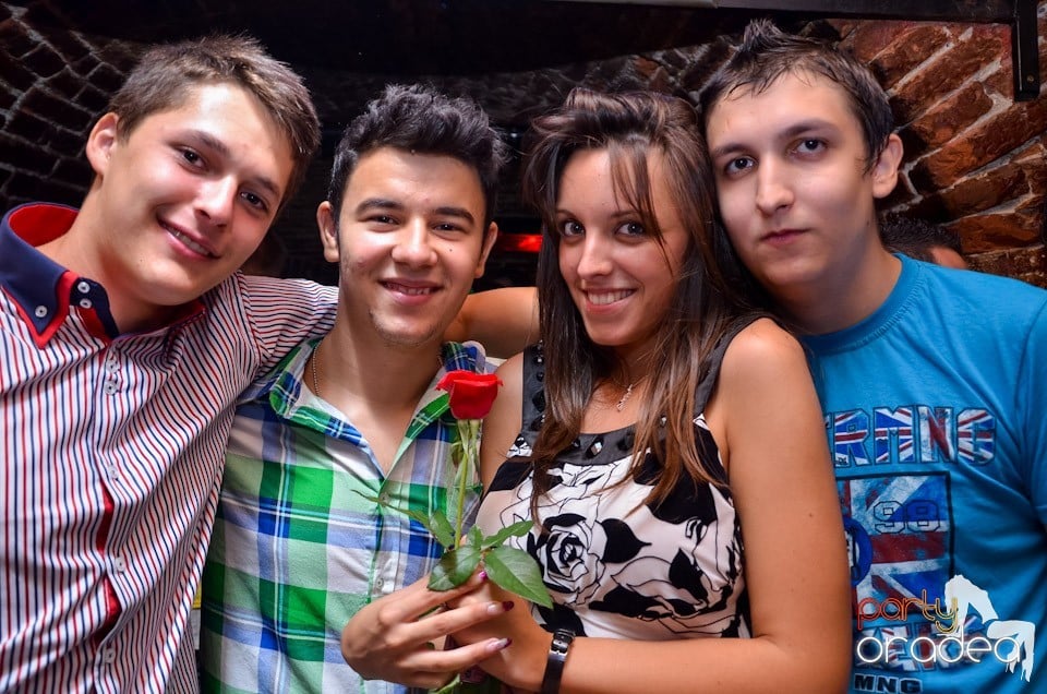 Şirul petrecerilor din Escape continuă şi joi, 