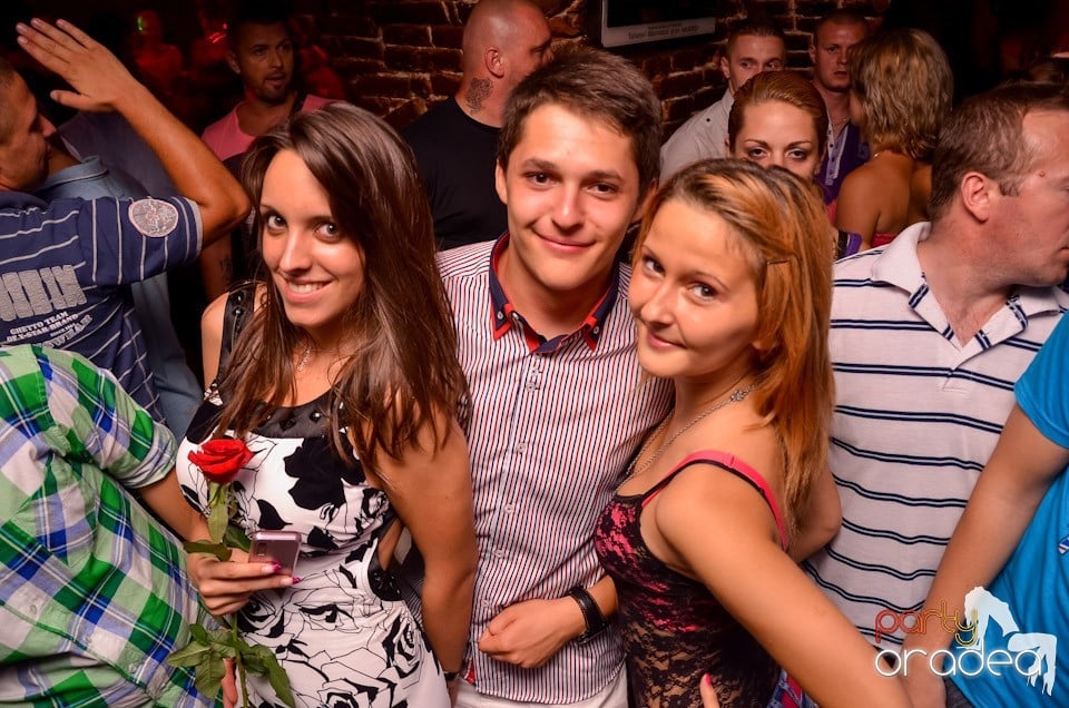 Şirul petrecerilor din Escape continuă şi joi, 