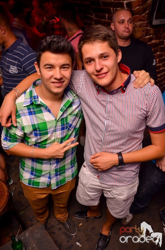 Şirul petrecerilor din Escape continuă şi joi, 