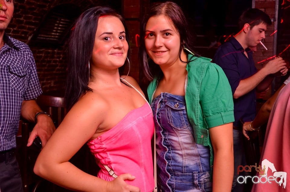 Şirul petrecerilor din Escape continuă şi joi, 