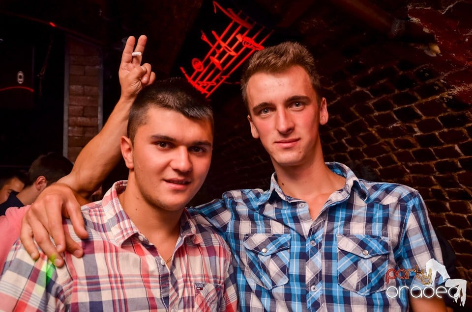 Şirul petrecerilor din Escape continuă şi joi, 