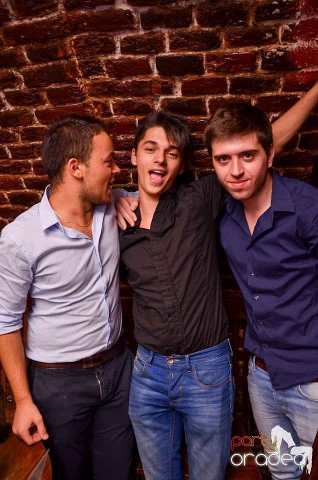 Şirul petrecerilor din Escape continuă şi joi, 